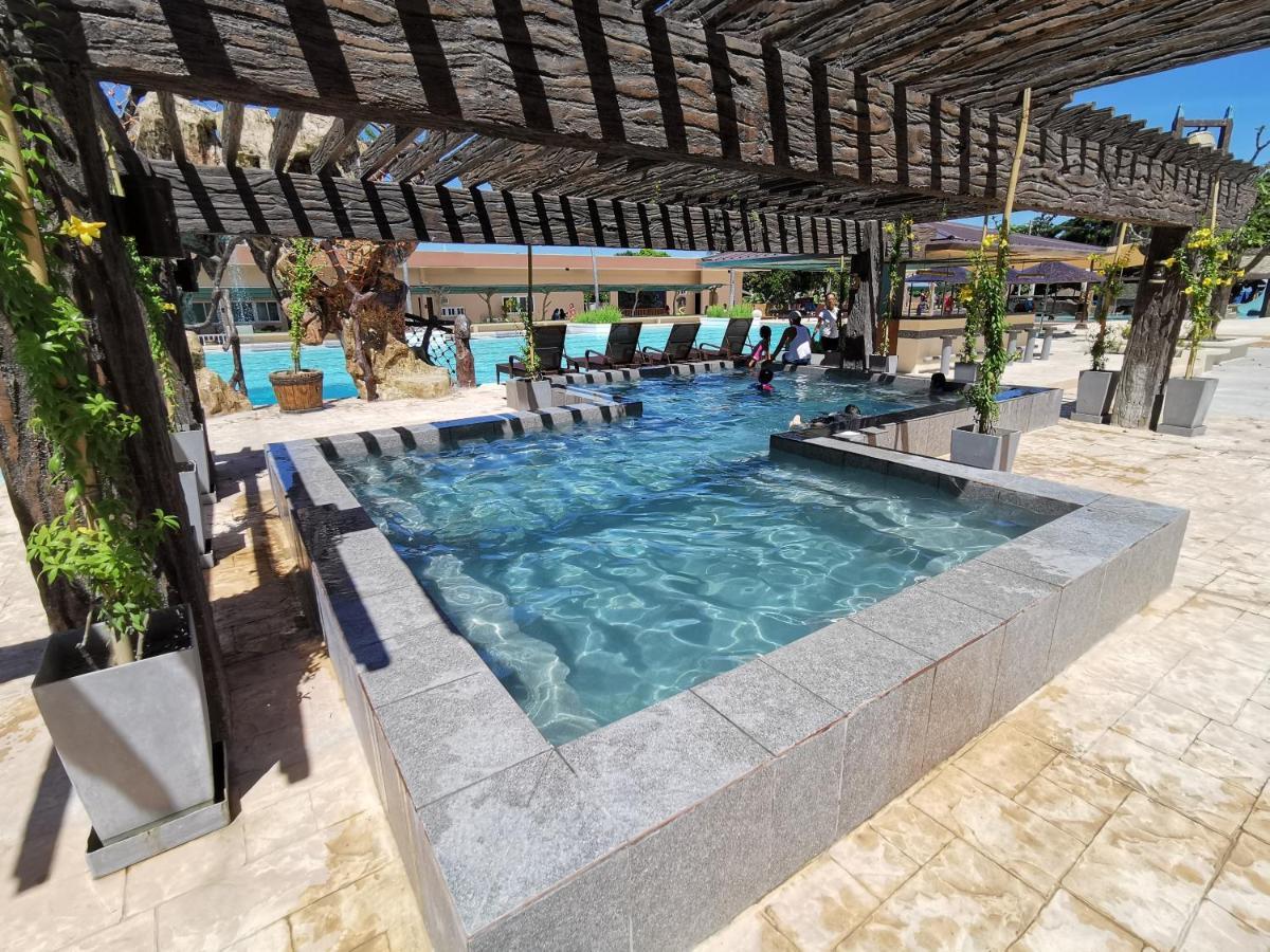 Port Royale Waterpark Resort Dumaguete City Экстерьер фото